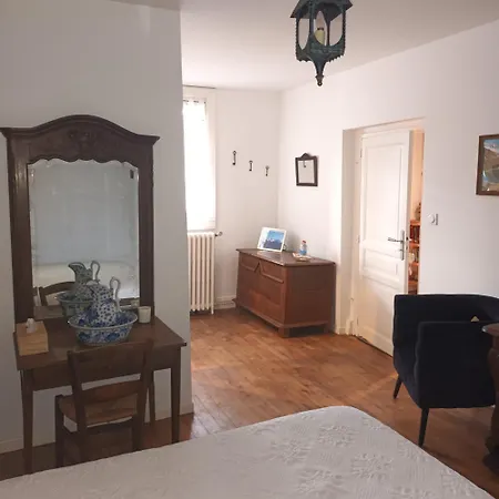 Nocleg ze śniadaniem Le Logis Du Rocher *