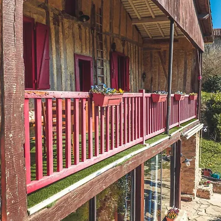 Oda ve Kahvaltı Le Logis Du Rocher *